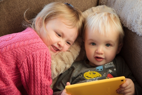 Infants amb una tauleta