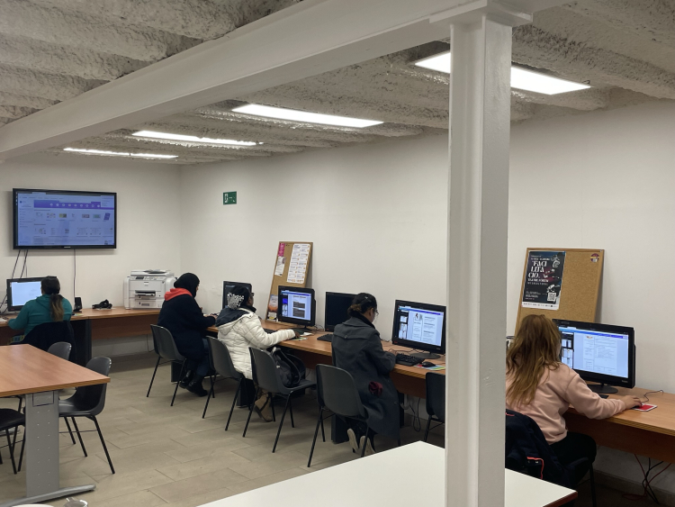 Un matí d'activitats al Punt Òmnia Raval-Colectic