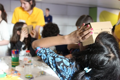 Taller de Cardboards amb infants.