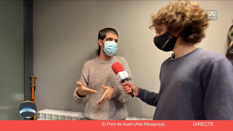 Carles Roca, facilitator of the ICT point Alta Ribagorça, interviewed by Lleida Pirineus TV