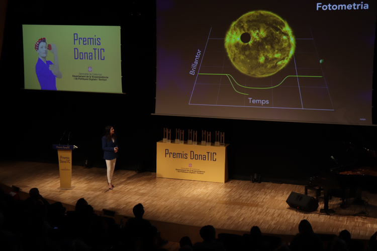 L’astrofísica i doctoranda en Ciències Planetàries al MIT, Mariona Badenas-Agustí, al premis DonaTIC 2021