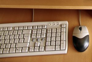 Imatge genèrica de teclat i ratolí
