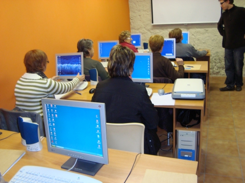 Foto d'un dels cursos al Telecolòni@