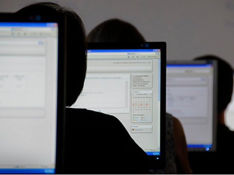 Pantalles. Imatge CC de: http://www.flickr.com/photos/caliope-olga/with/4104509492/#photo_4104509492