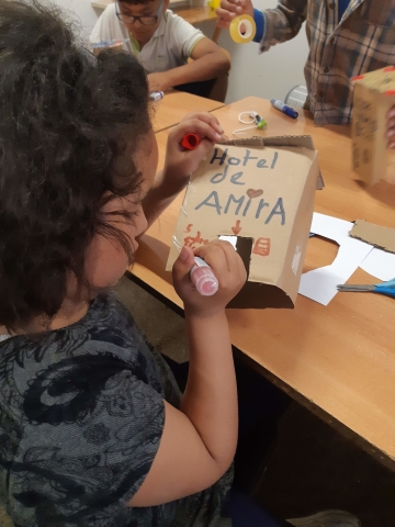 Taller d'iniciació a la robòtica educativa a la Fundació Akwaba