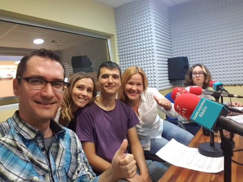 Els Òmnia de Tarragona expliquen els tallers 3D a la ràdio de la ciutat