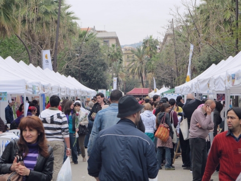 Diada de Sant Jordi a la Rambla del Raval