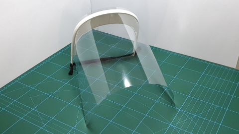 Visera de protecció pel personal sanitari creada amb impressora 3D