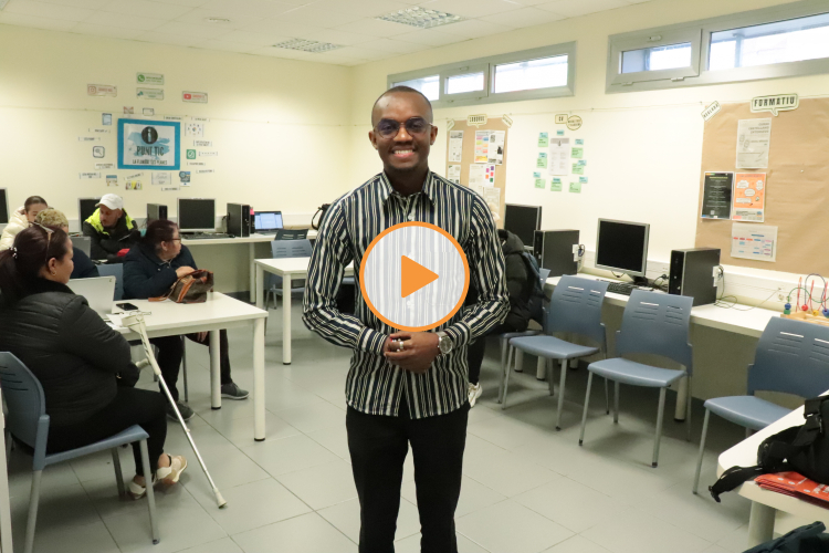 Issa Dumbia, facilitator of the TIC Point La Florida- Les Plaines