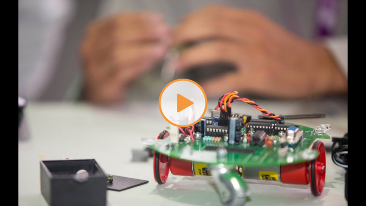 Embedded thumbnail for Crònica de la trobada &quot;Créixer amb Codi i Robots&quot;